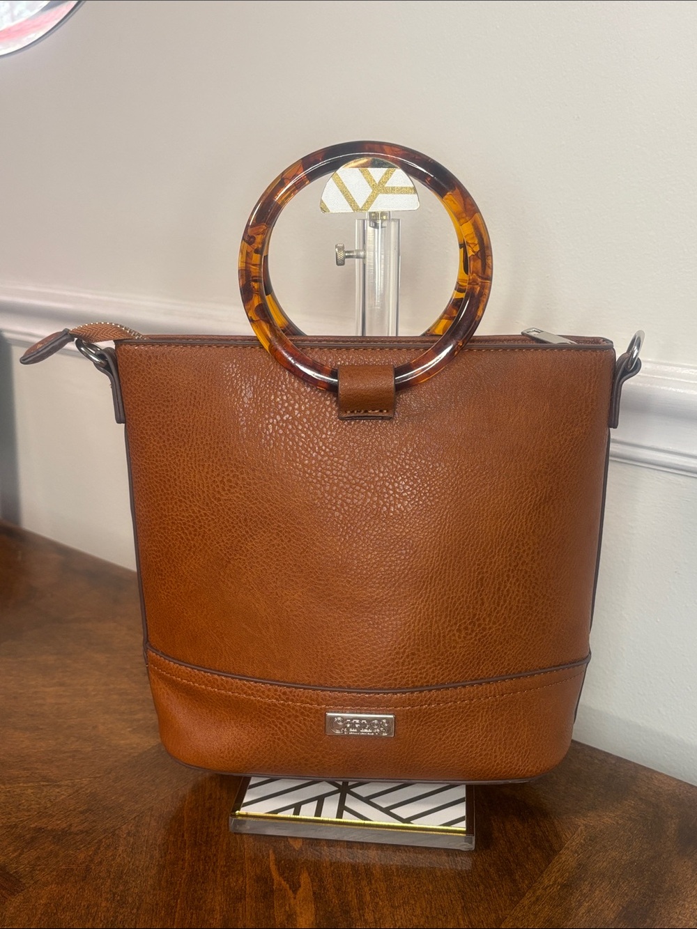 CARLOS SANTANA Tortoiseshell Handle Tan Crossbody Bag - Picture 5 of 16